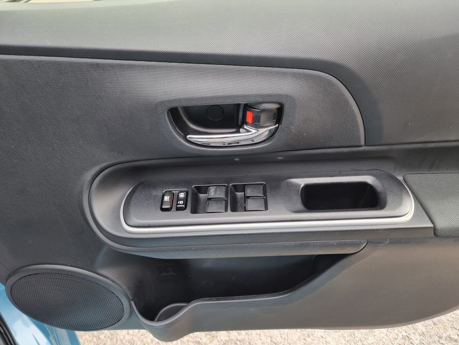 2014 Toyota Aqua - image 18