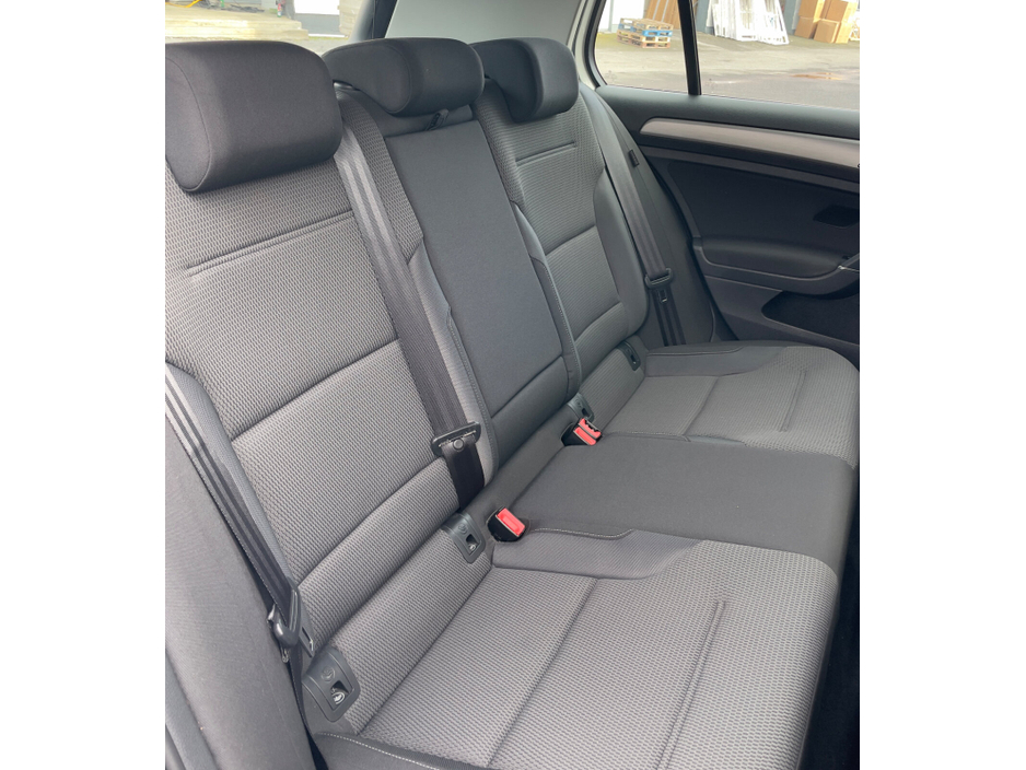 2015 Volkswagen Golf - image 10