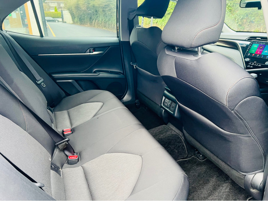 2019 Toyota Camry - image 5