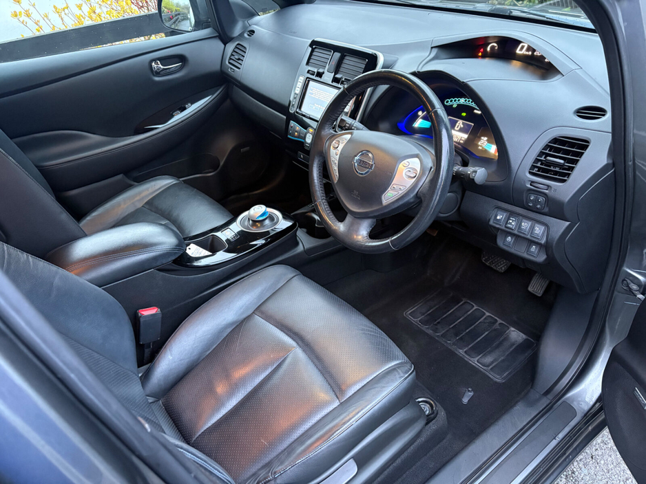 2015 Nissan Leaf - image 6