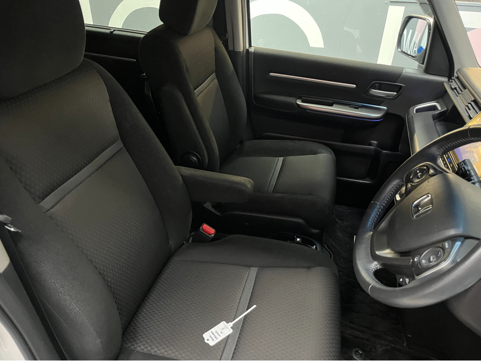 2019 Honda Stepwagon - image 12