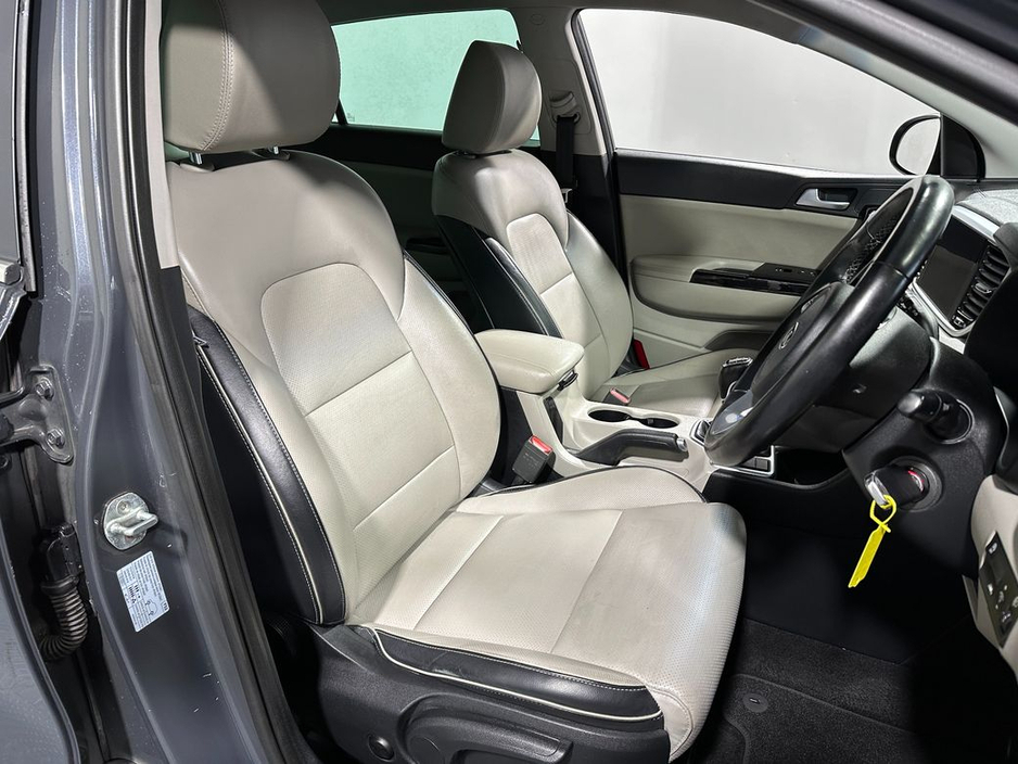 2021 Kia Sportage - image 10