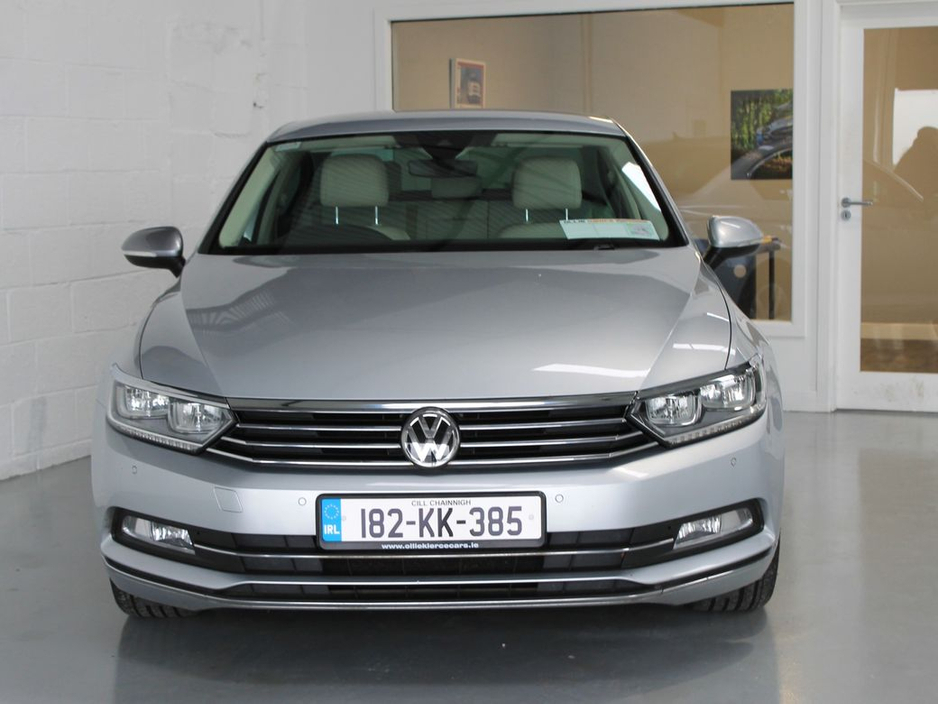 2018 Volkswagen Passat - image 2