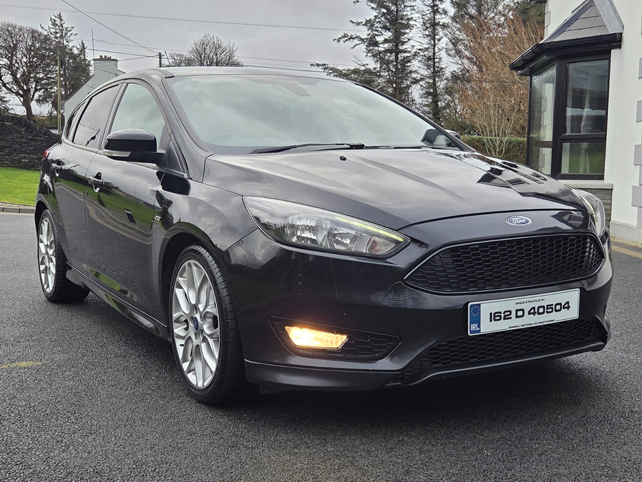 2016 Ford Focus - image 2
