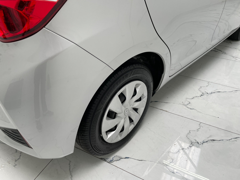 2019 Toyota Yaris - image 10