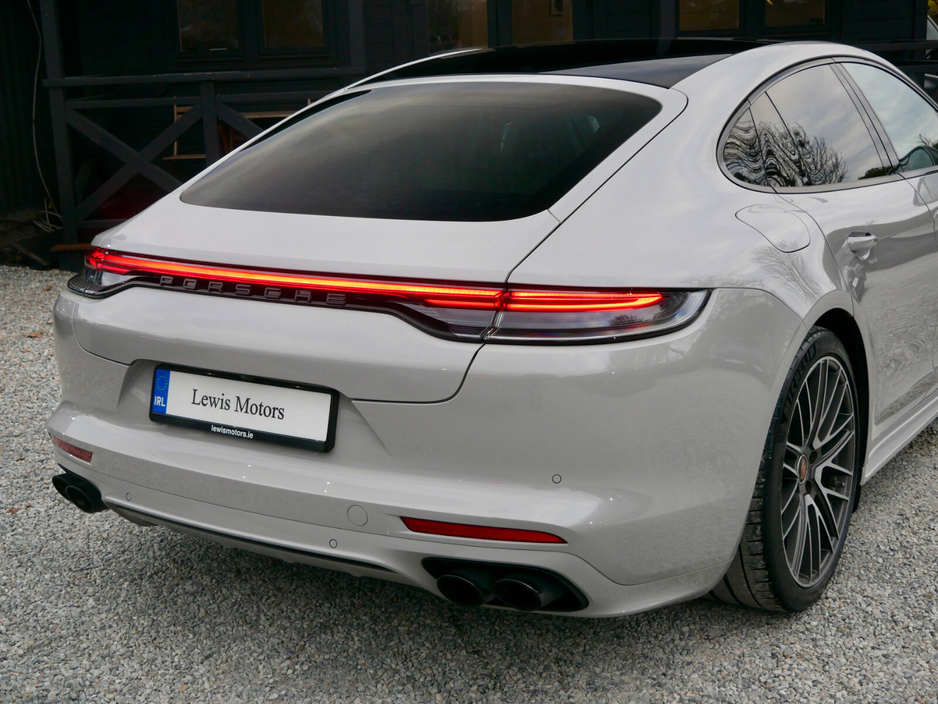 2023 Porsche Panamera - image 10