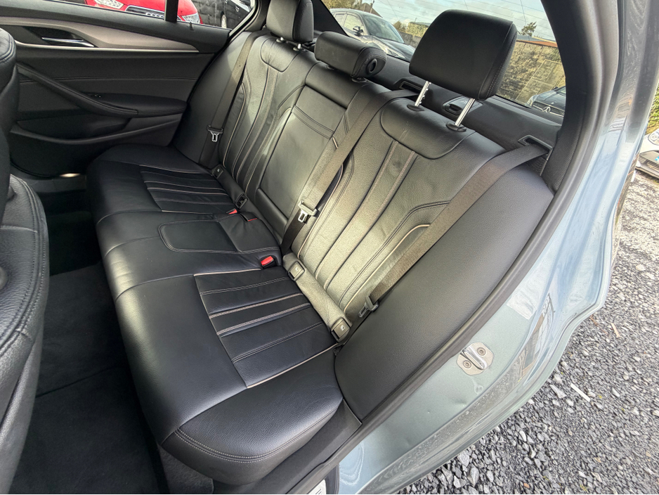 2018 BMW 5 Series - image 26