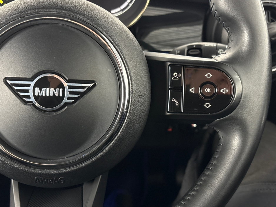 2022 MINI Hatch - image 22