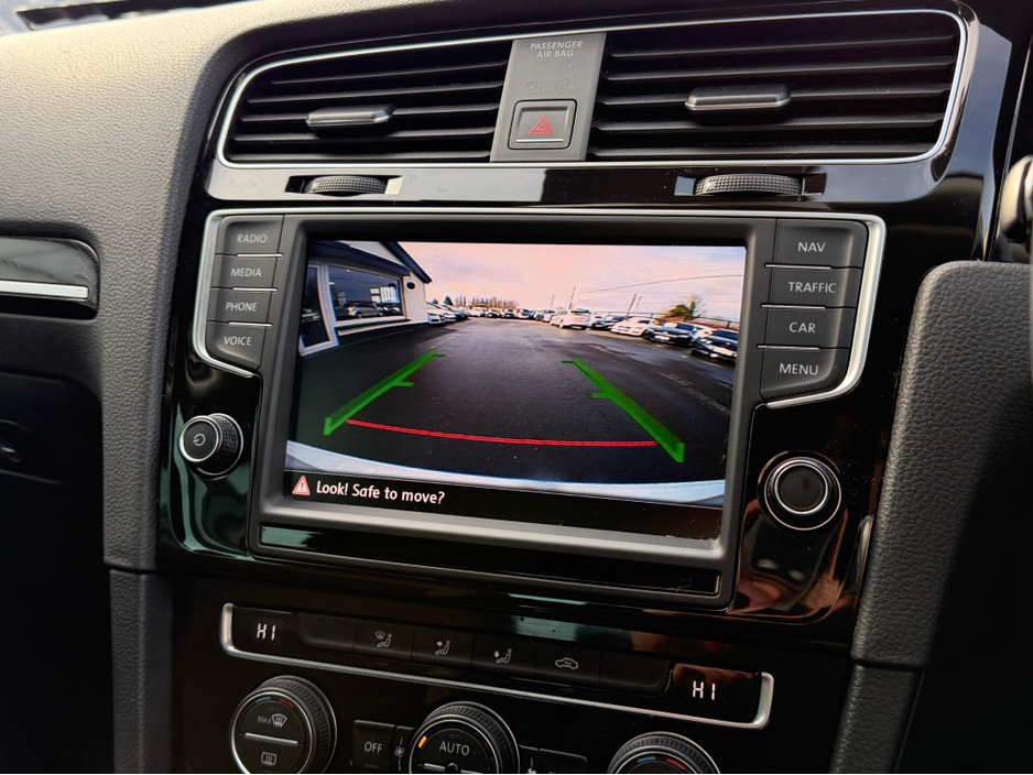 2016 Volkswagen Golf - image 24