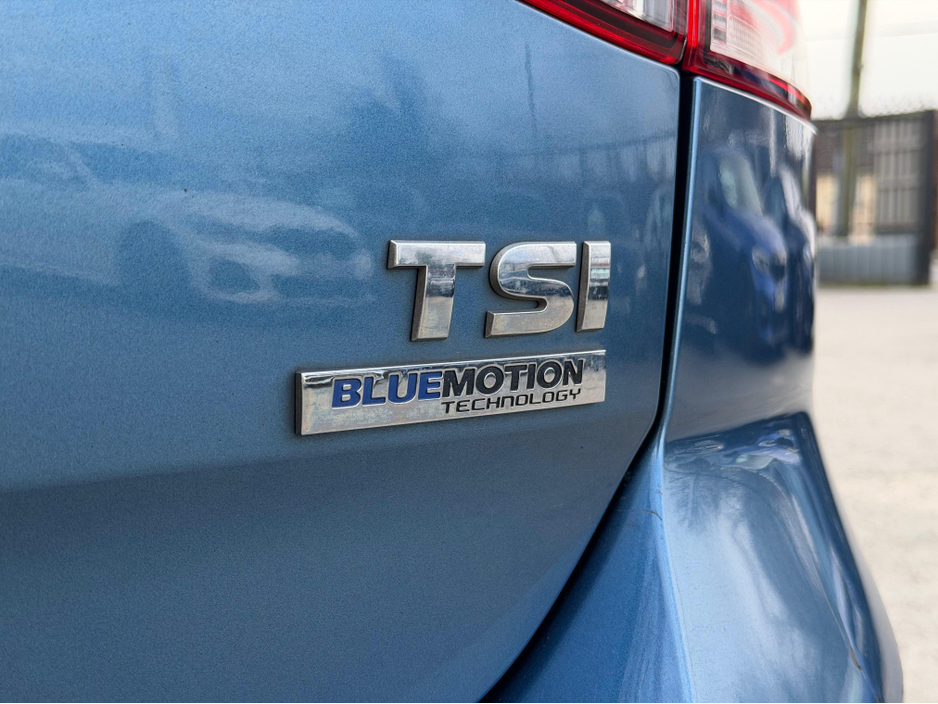 2013 Volkswagen Golf - image 12