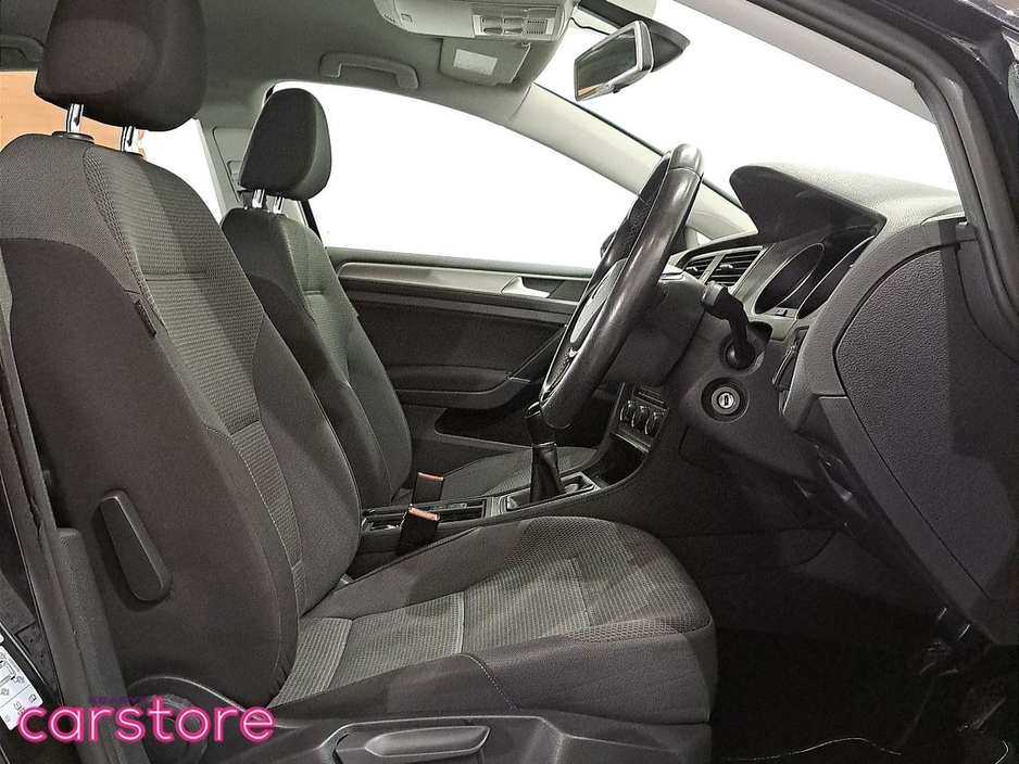 2016 Volkswagen Golf - image 12