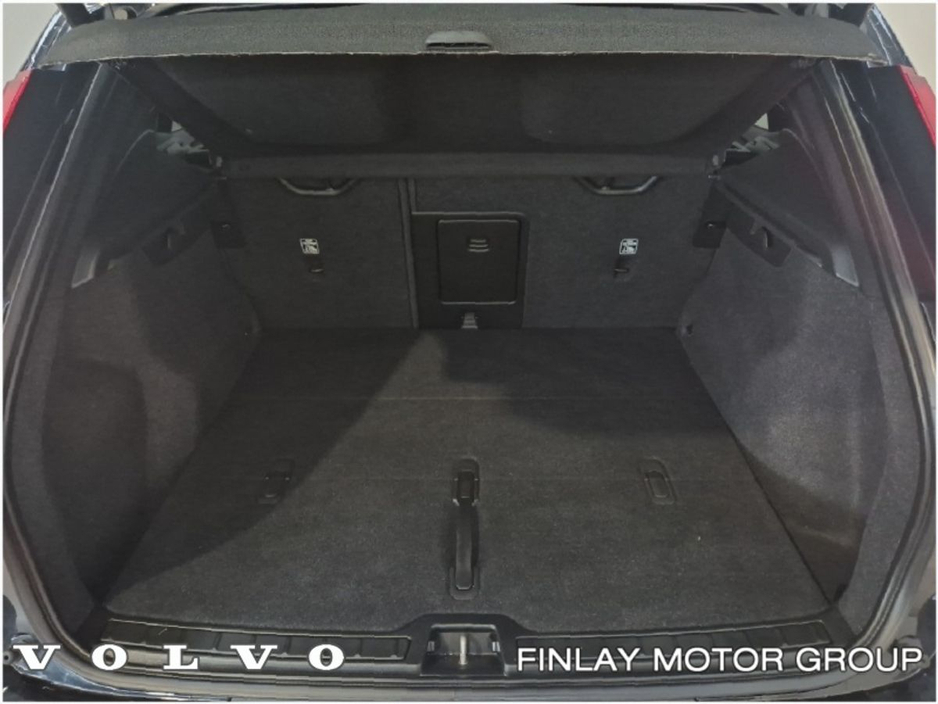 2022 Volvo XC40 - image 24