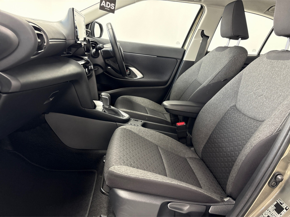 2023 Toyota Yaris Cross - image 30