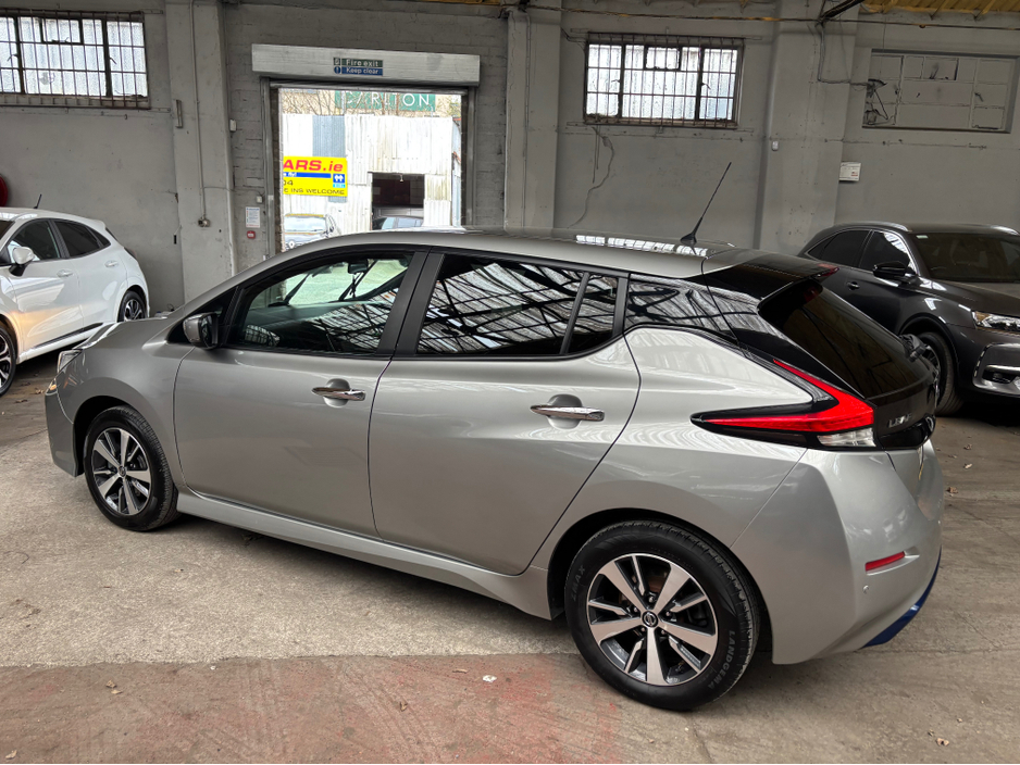2019 Nissan Leaf - image 2