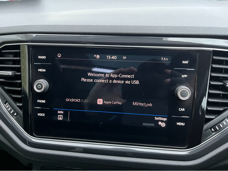 2020 Volkswagen T-Roc SPORT AUTOMATIC 1.5 PETROL //HIGH SPEC//PANORAMIC GLASS ROOF//SAT NAV//KEYLESS ENTRY//