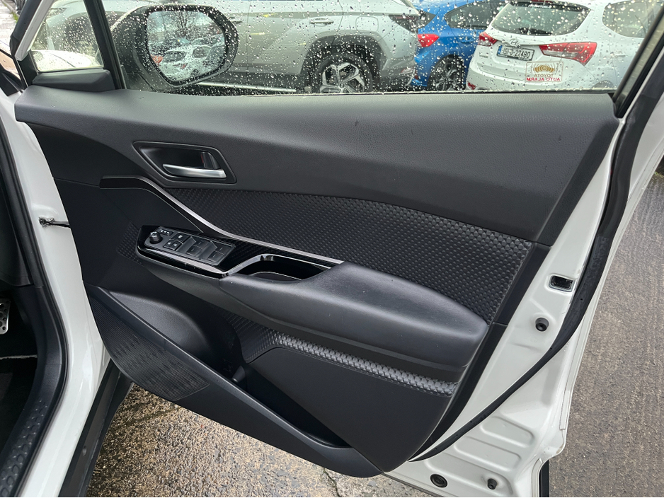 2019 Toyota C-HR GR SPORT AUTOMATIC HYBRID 1.8 PETROL //REVERSE CAMERA//KEYLESS ENTRY//HALF LEATHER SEATS//ADAPTIVE CRUISE CONTROL//