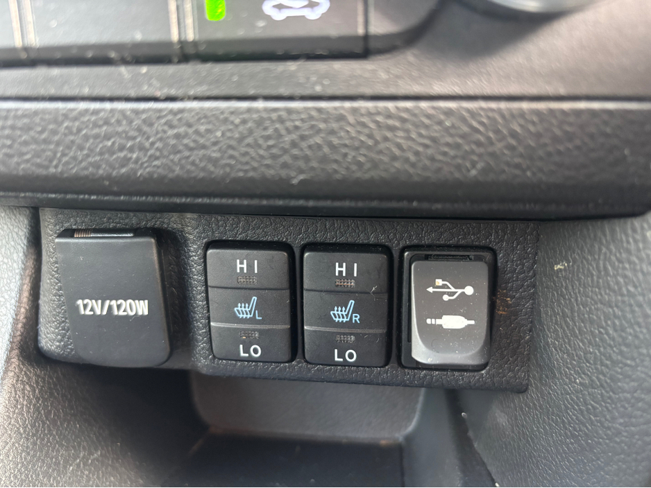 2014 Toyota Auris - image 14