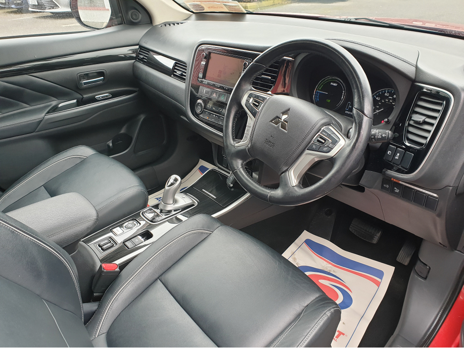 2017 Mitsubishi Outlander - image 8