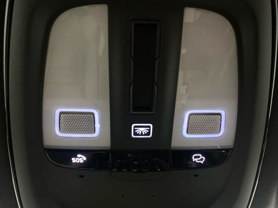 2026 Volvo XC60 - image 16