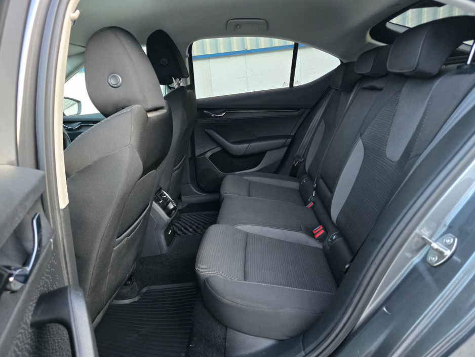 2022 Skoda Octavia - image 25