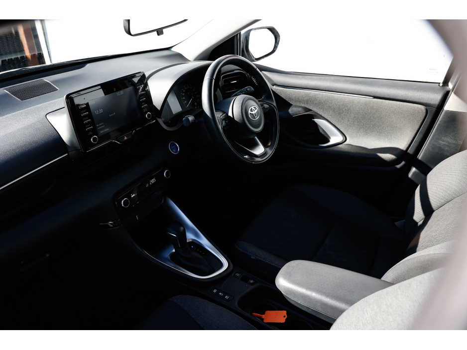 2021 Toyota Yaris - image 8