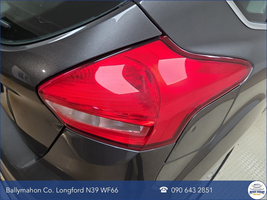 2017 Ford Focus - image 28