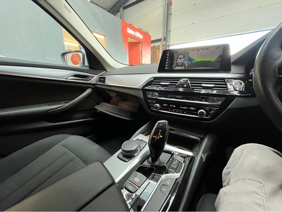 2017 BMW 5 Series - image 19