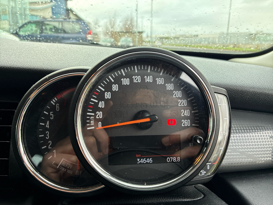 2017 MINI Hatch - image 13