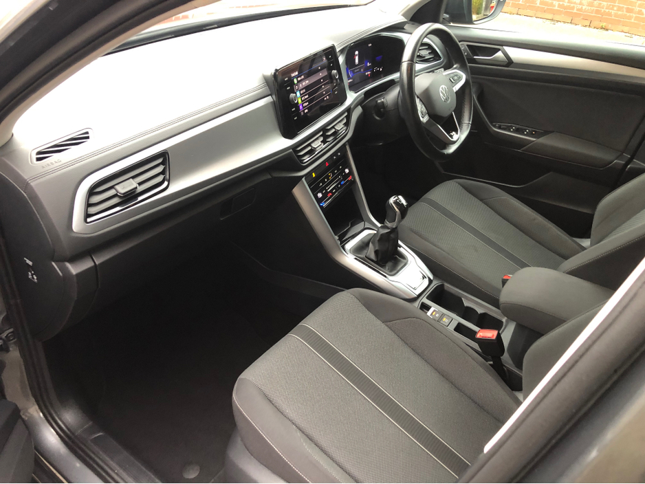 2022 Volkswagen T-Roc - image 10