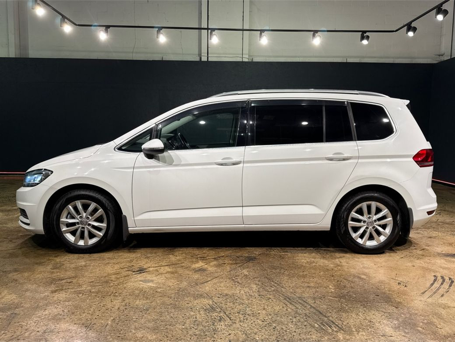 2017 Volkswagen Touran - image 6