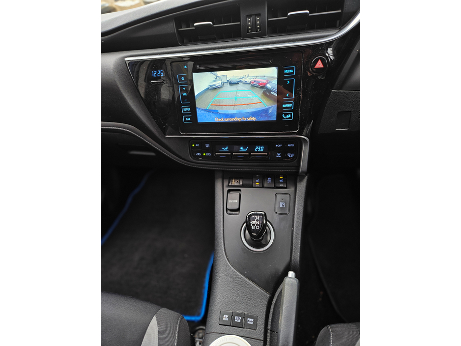 2015 Toyota Auris 1.8 HYBRID SOL 4DR AUTO €10,950