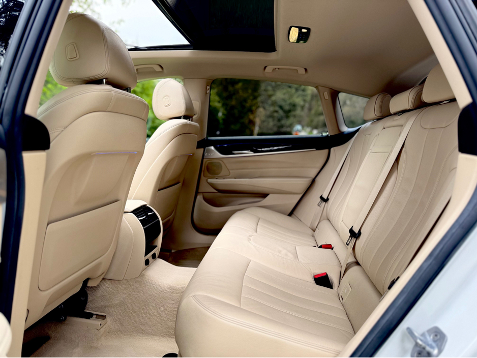2018 BMW 6 Series - image 8
