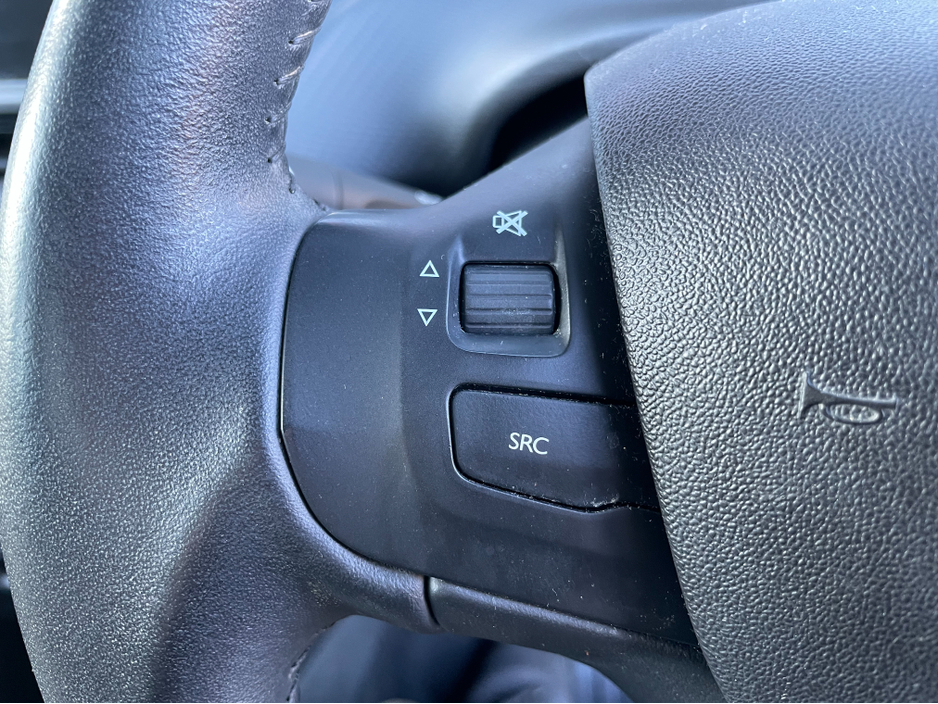 2019 Peugeot 208 - image 14