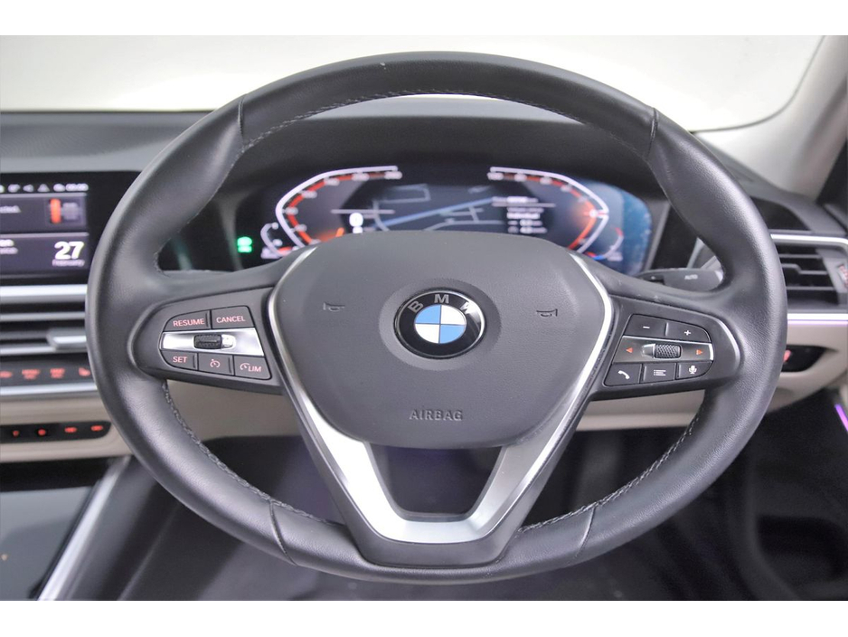 2021 BMW 3 Series - image 13
