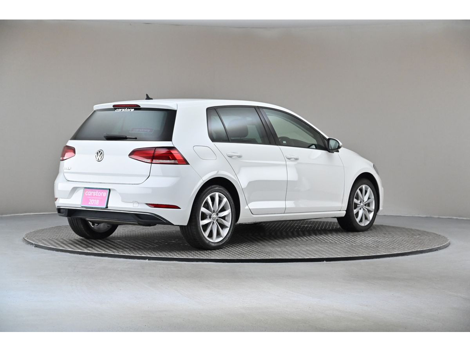 2018 Volkswagen Golf - image 9