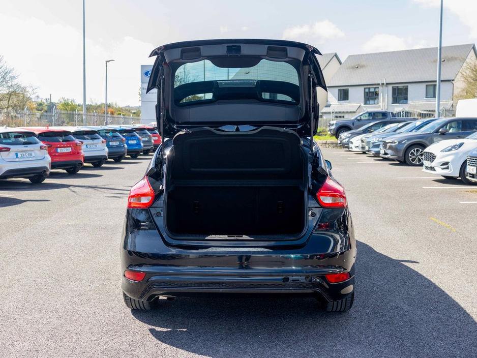 2017 Ford Focus - image 5