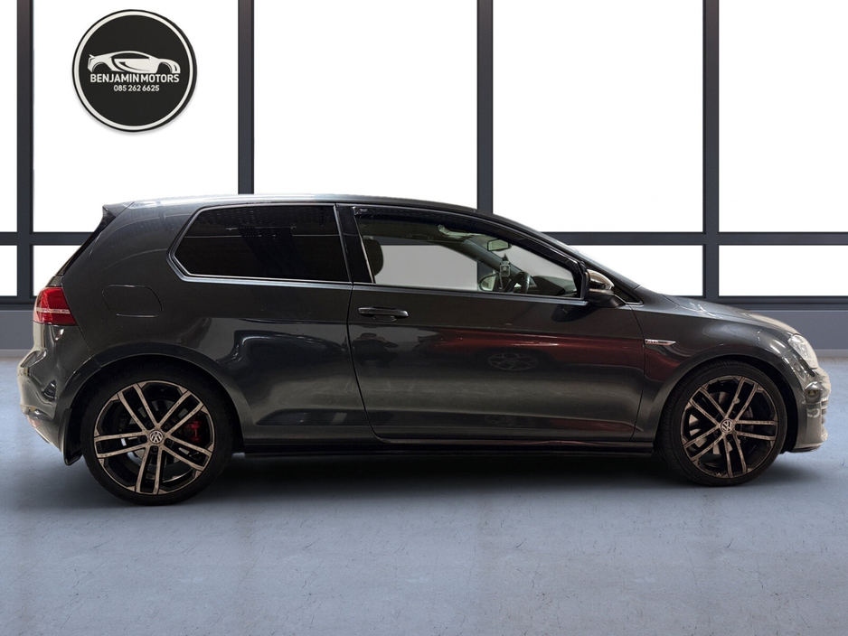 2014 Volkswagen Golf - image 4