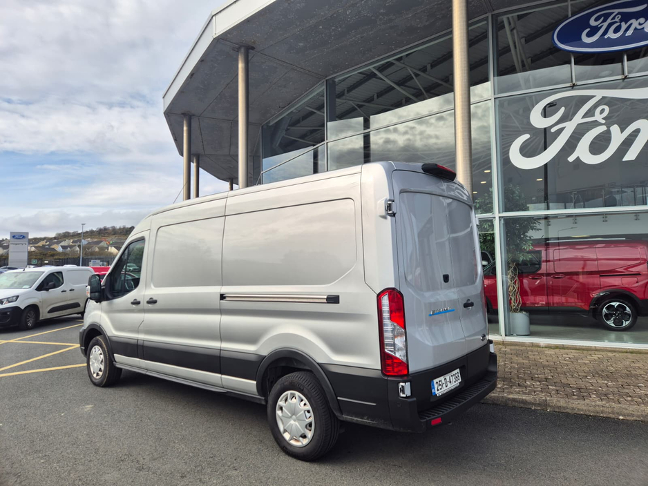 2025 Ford Transit - image 2