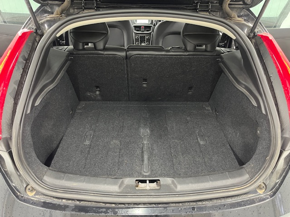 2015 Volvo V40 - image 12