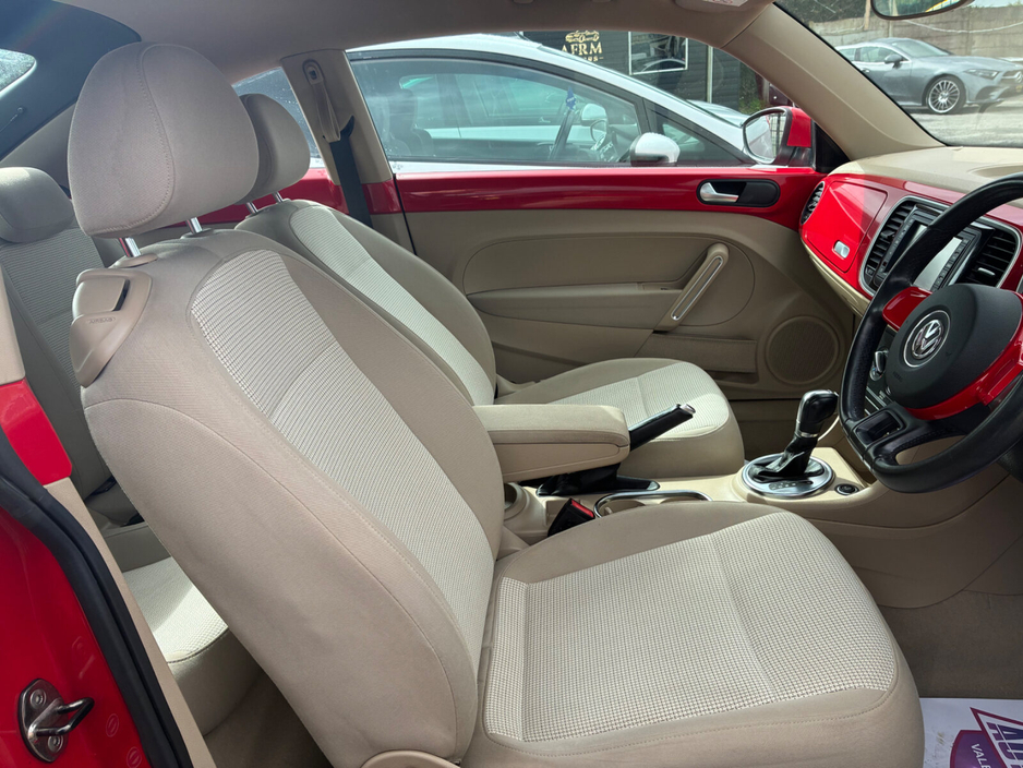 2013 Volkswagen Beetle - image 7