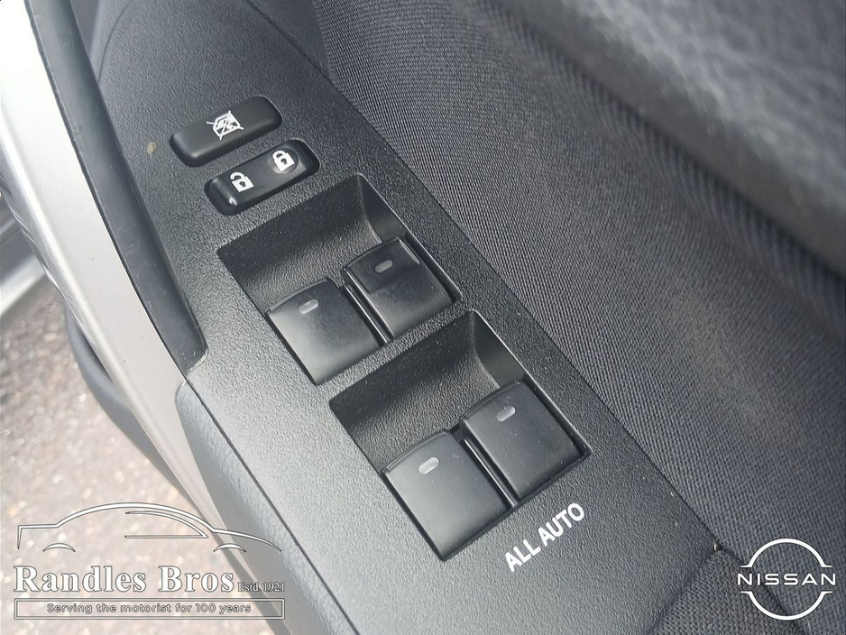 2016 Toyota Corolla - image 19