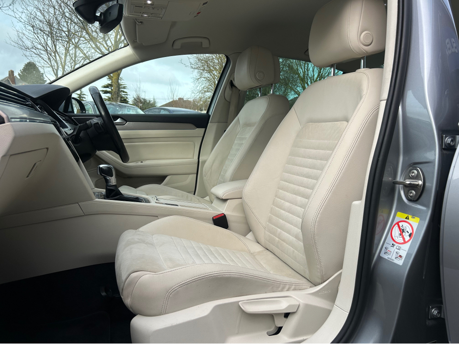 2018 Volkswagen Passat - image 12