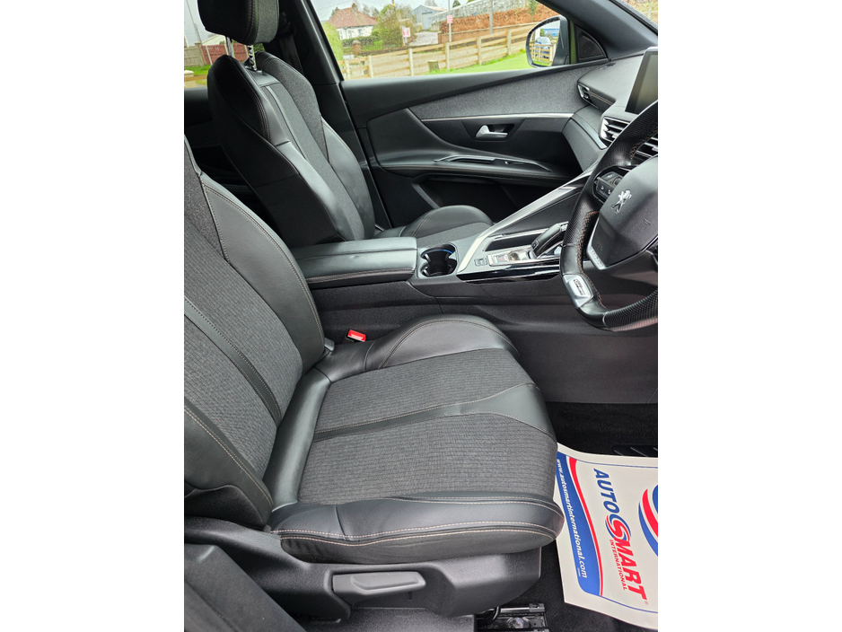 2020 Peugeot 3008 - image 12