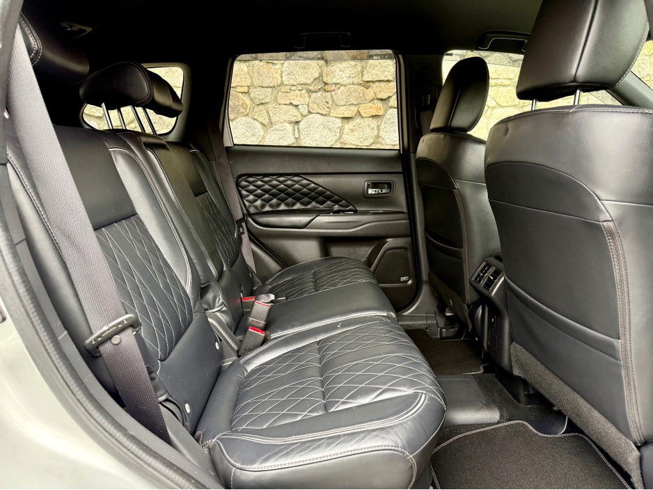 2019 Mitsubishi Outlander - image 21