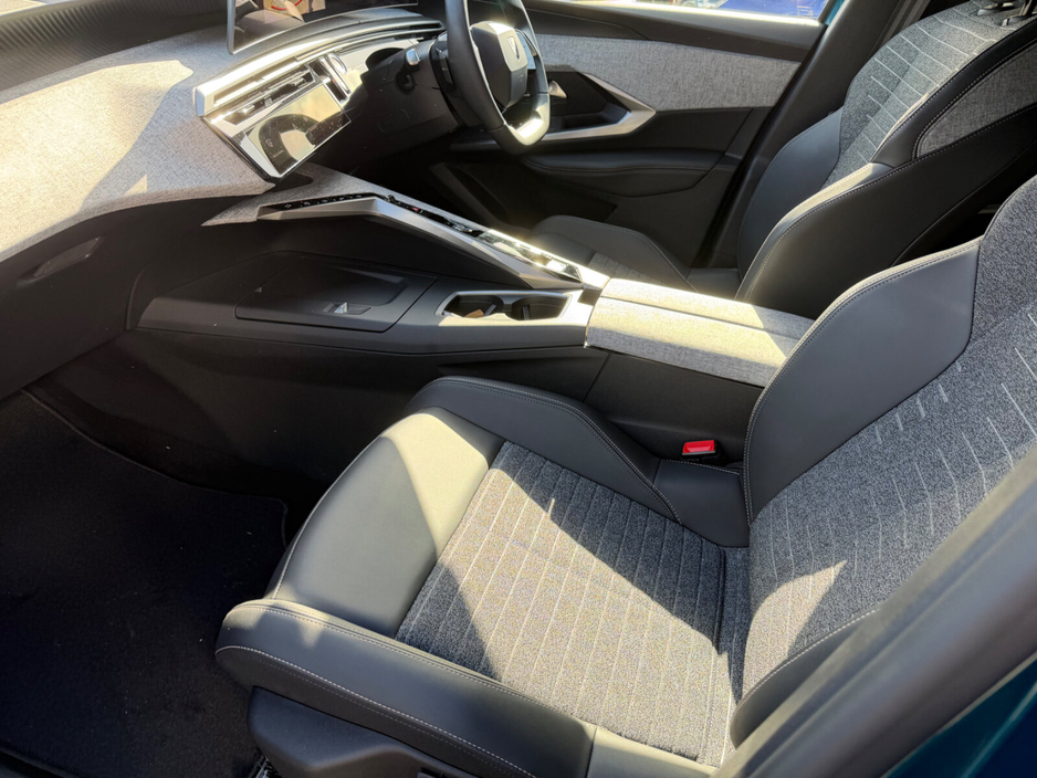 2025 Peugeot 5008 - image 6