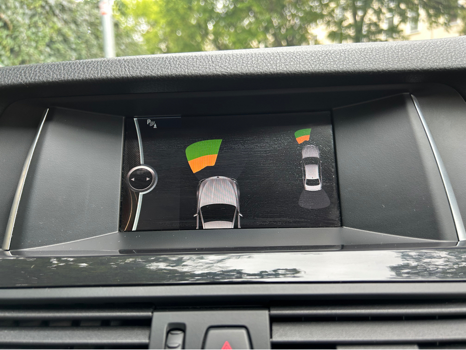 2014 BMW 5 Series - image 12