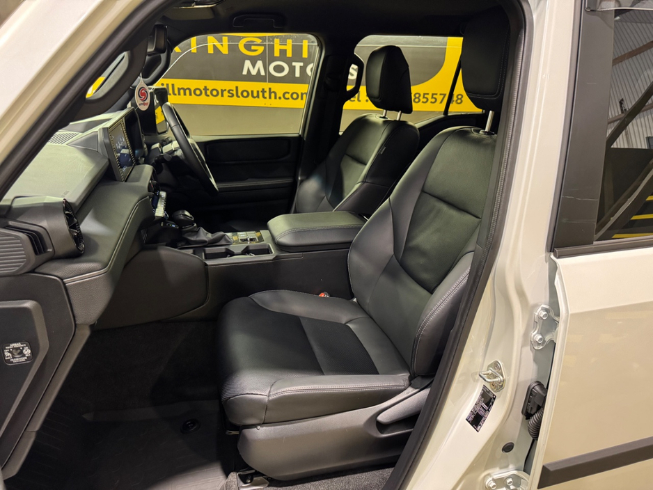 2025 Toyota Landcruiser - image 9