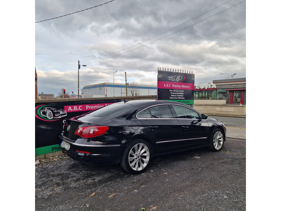 2009 Volkswagen Passat - image 4