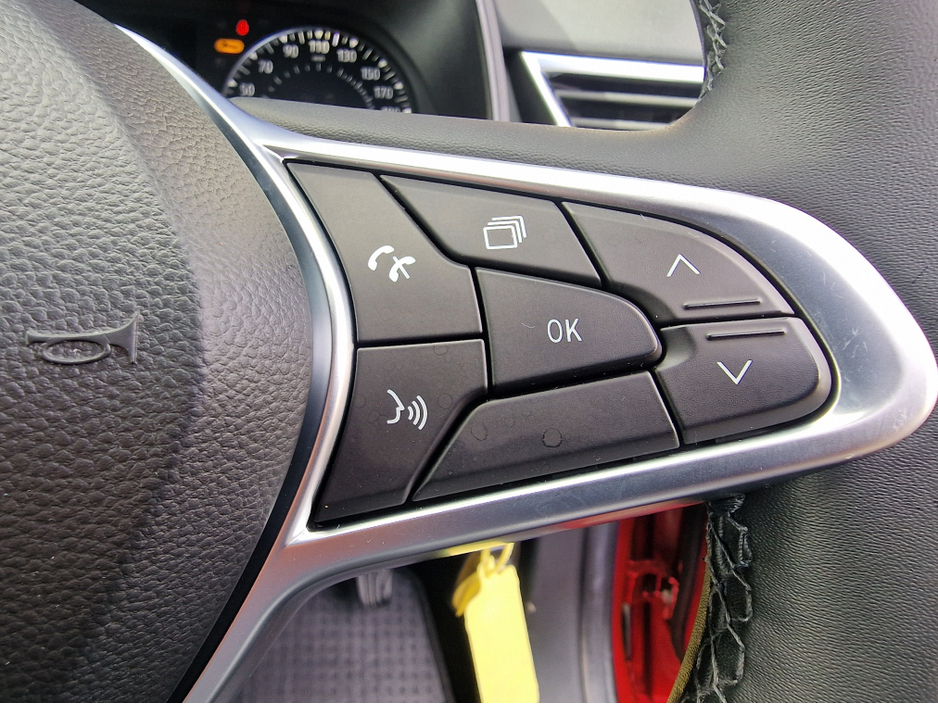 2022 Renault Clio - image 18