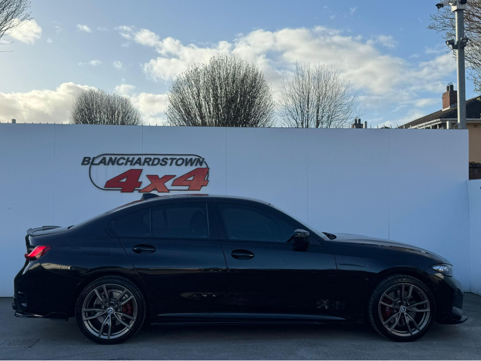 2021 BMW 3 Series - image 2